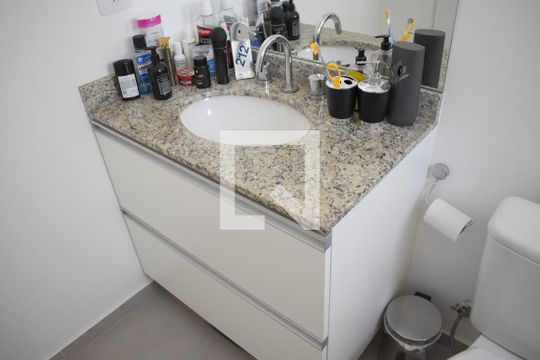Banheiro Suíte de apartamento à venda com 3 quartos, 74m² em Santo Inácio, Curitiba