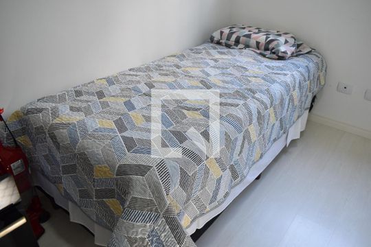 Quarto 2 de apartamento para alugar com 3 quartos, 74m² em Santo Inácio, Curitiba