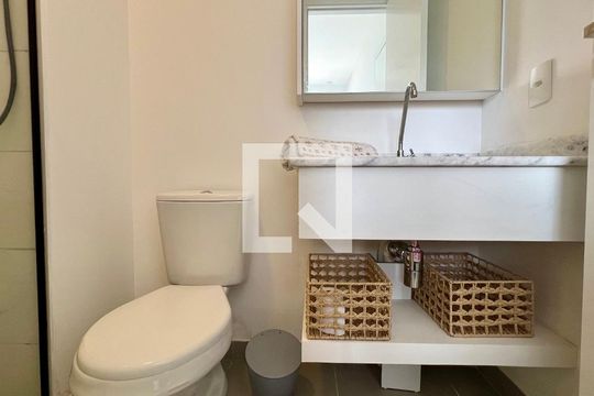 Banheiro da Suíte de apartamento à venda com 1 quarto, 27m² em Vila Nova Conceição, São Paulo