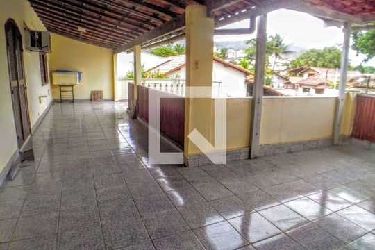 Casa à venda com 4 quartos, 223m² em Engenho do Mato, Niterói