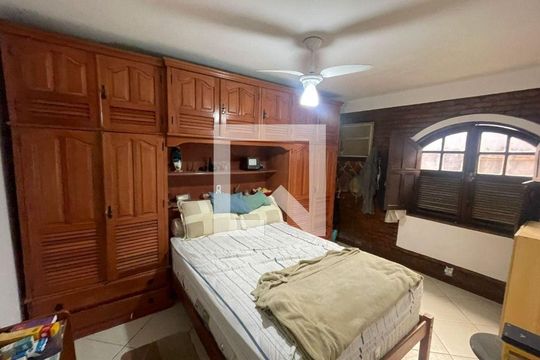 Casa à venda com 3 quartos, 165m² em Piratininga, Niterói
