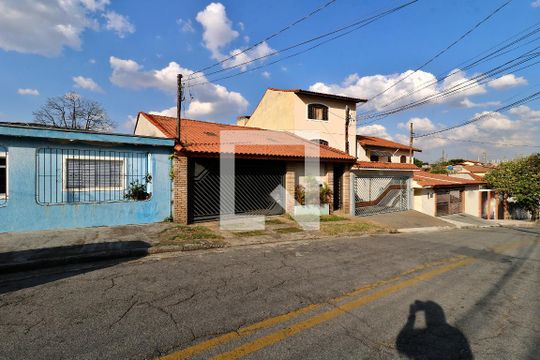 Fachada de casa à venda com 3 quartos, 195m² em Jardim Santo Alberto, Santo André