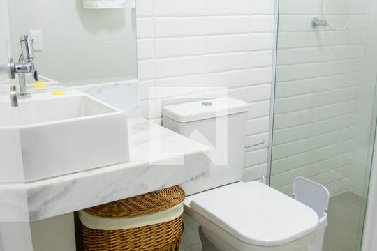 Banheiro de kitnet/studio para alugar com 1 quarto, 39m² em Setor Oeste, Goiânia