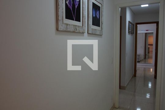 Corredor de apartamento à venda com 3 quartos, 235m² em Parque da Represa, Jundiaí