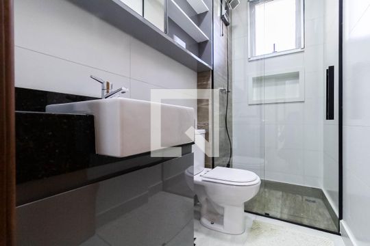 Banheiro da suíte  de apartamento à venda com 3 quartos, 105m² em Cabral, Contagem