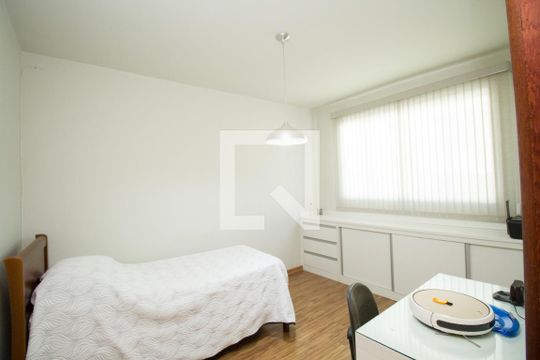 Quarto 1 de casa à venda com 4 quartos, 180m² em Esplanada, Belo Horizonte