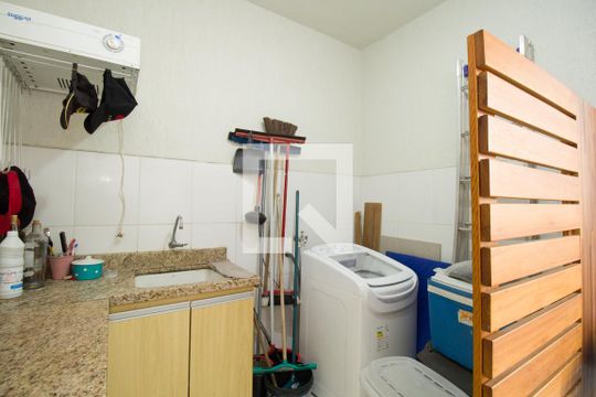 Área de Serviço de casa à venda com 4 quartos, 180m² em Esplanada, Belo Horizonte