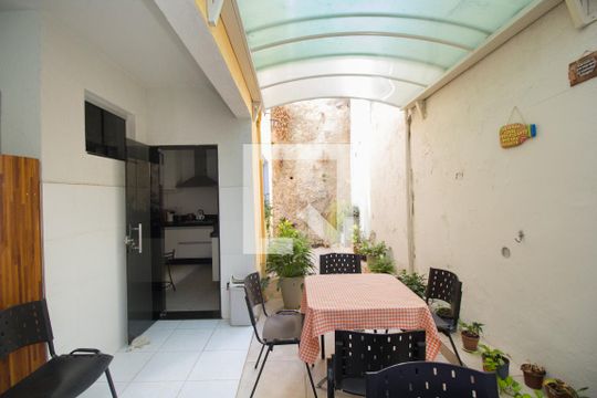 Quintal de casa à venda com 4 quartos, 180m² em Esplanada, Belo Horizonte