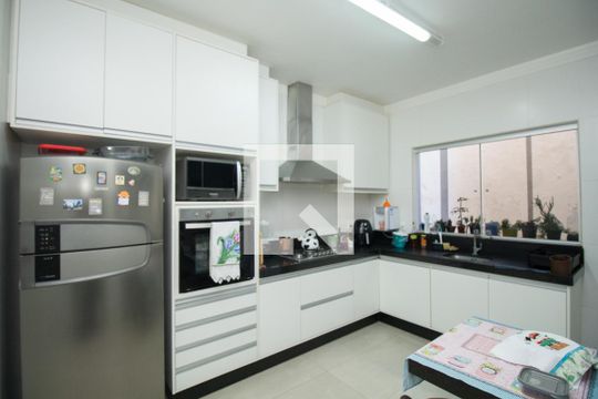Cozinha de casa à venda com 4 quartos, 180m² em Esplanada, Belo Horizonte