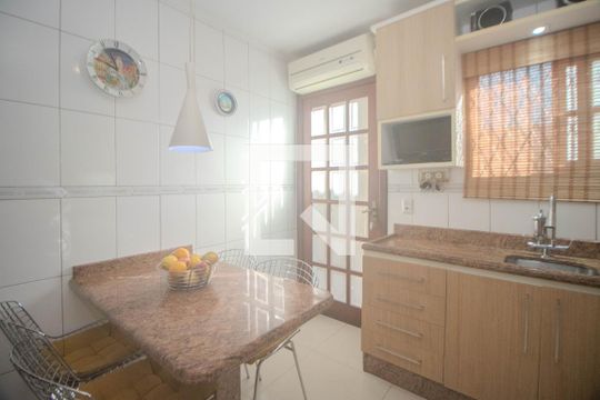 Cozinha de casa à venda com 2 quartos, 230m² em Partenon, Porto Alegre