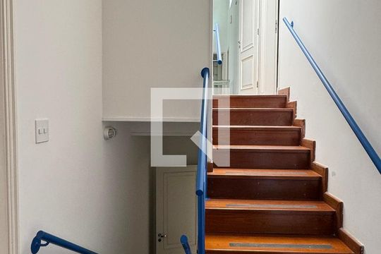 Escada de casa de condomínio à venda com 6 quartos, 1250m² em Alphaville, Santana de Parnaíba