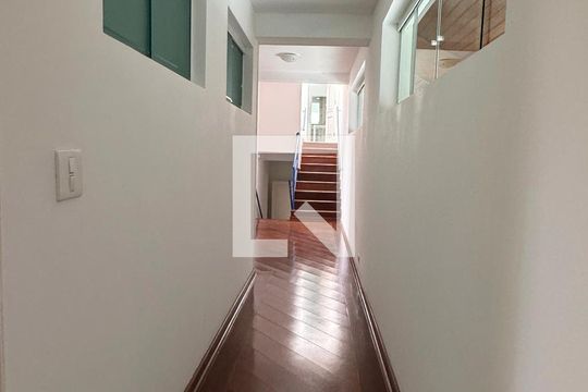 Corredor de casa de condomínio à venda com 6 quartos, 1250m² em Alphaville, Santana de Parnaíba