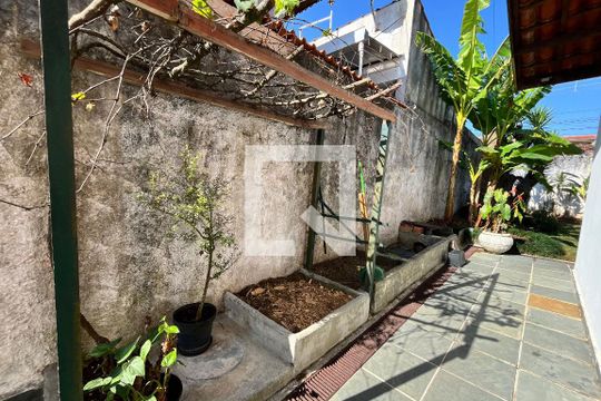Jardim de casa para alugar com 4 quartos, 350m² em Jardim Marcato, Suzano