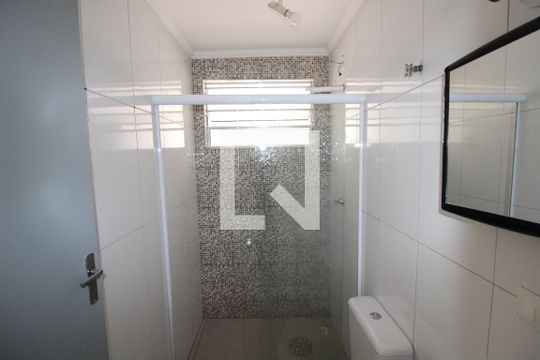 Banheiro de casa para alugar com 2 quartos, 50m² em Lauzane Paulista, São Paulo
