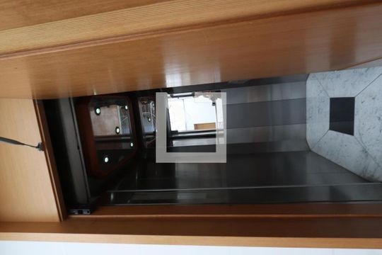 Elevador de casa à venda com 3 quartos, 380m² em Chácara Mafalda, São Paulo