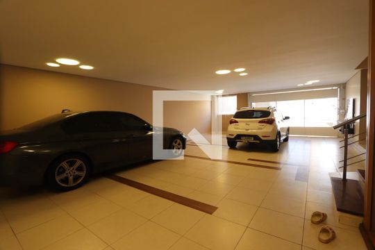 Garagem de casa à venda com 3 quartos, 380m² em Chácara Mafalda, São Paulo
