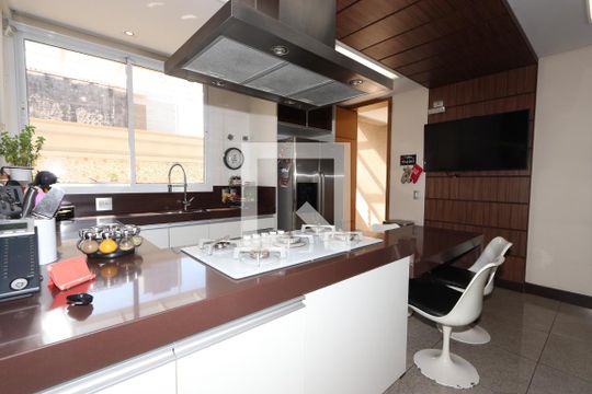 Cozinha de casa à venda com 3 quartos, 380m² em Chácara Mafalda, São Paulo