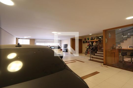 Garagem de casa à venda com 3 quartos, 380m² em Chácara Mafalda, São Paulo
