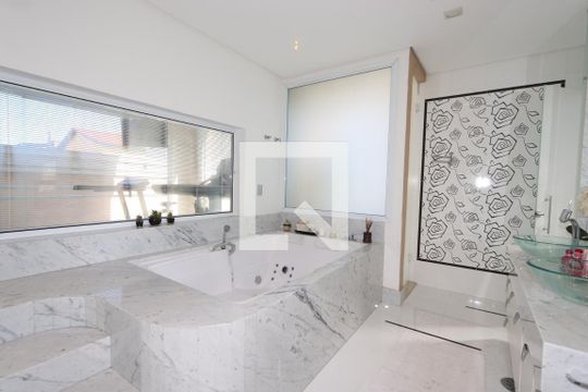 Banheiro da Suíte Master de casa à venda com 3 quartos, 380m² em Chácara Mafalda, São Paulo