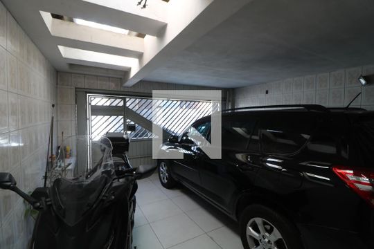 Garagem de casa para alugar com 3 quartos, 121m² em Vila Antonieta, São Paulo