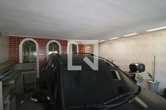 Garagem de casa para alugar com 3 quartos, 121m² em Vila Antonieta, São Paulo