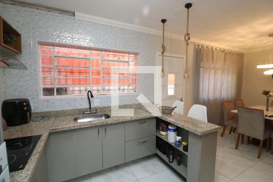 Cozinha de casa para alugar com 3 quartos, 121m² em Vila Antonieta, São Paulo