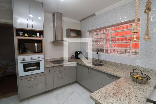 Cozinha de casa para alugar com 3 quartos, 121m² em Vila Antonieta, São Paulo