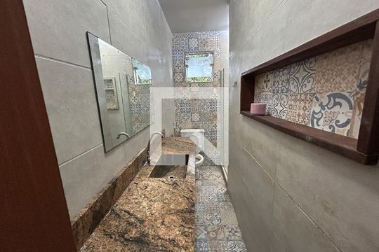 Banheiro de casa para alugar com 2 quartos, 50m² em Quintino Bocaiúva, Rio de Janeiro