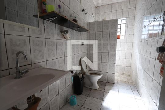 Banheiro de casa à venda com 3 quartos, 290m² em Jardim Guairaca, São Paulo