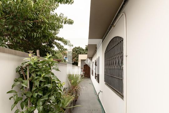 Corredor de casa para alugar com 3 quartos, 440m² em Indianópolis, São Paulo
