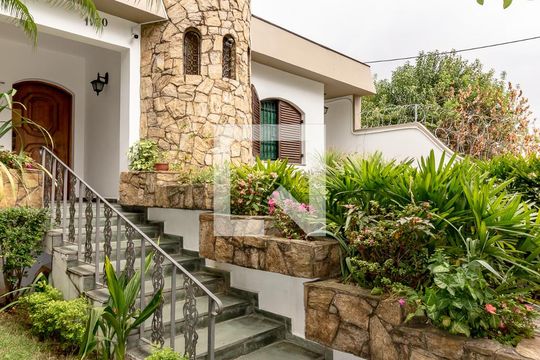 Fachada de casa para alugar com 3 quartos, 440m² em Indianópolis, São Paulo