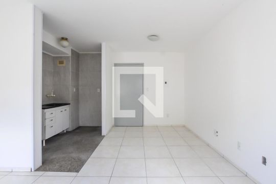 Sala/Quarto de kitnet/studio à venda com 1 quarto, 30m² em Jardim Dona Leopoldina, Porto Alegre