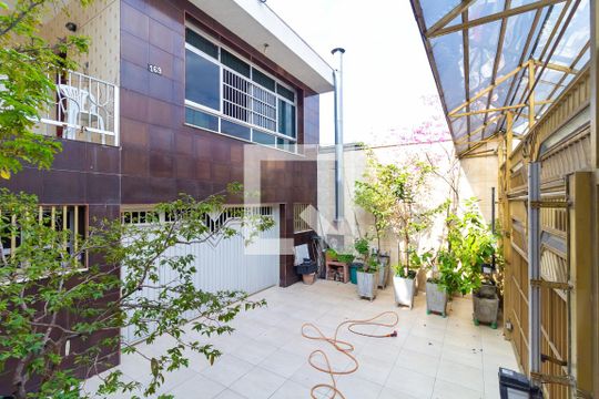Garagem de casa para alugar com 3 quartos, 210m² em Parque São Lucas, São Paulo