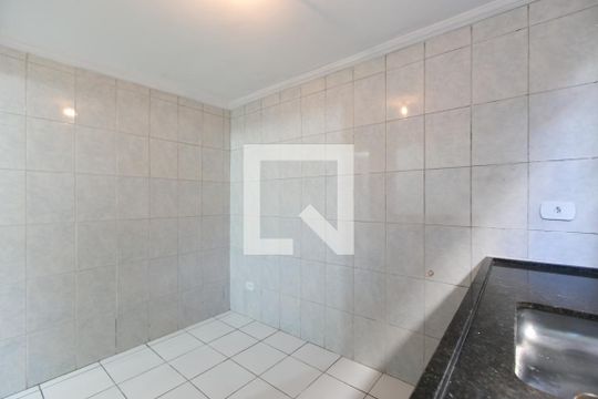 Cozinha de casa para alugar com 1 quarto, 59m² em Vila Carmosina, São Paulo