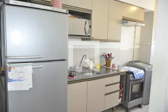 Cozinha  de apartamento para alugar com 2 quartos, 49m² em Del Castilho, Rio de Janeiro