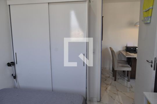 Quarto de apartamento para alugar com 2 quartos, 49m² em Del Castilho, Rio de Janeiro