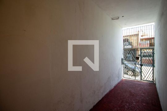 Quintal de casa à venda com 3 quartos, 249m² em Vila Carmosina, São Paulo