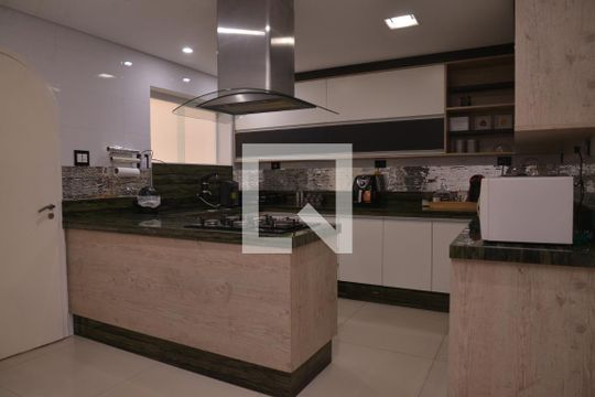 Cozinha de casa à venda com 4 quartos, 411m² em Vila Scarpelli, Santo André