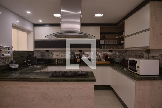 Cozinha de casa à venda com 4 quartos, 411m² em Vila Scarpelli, Santo André