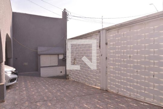 Fachada de casa à venda com 4 quartos, 411m² em Vila Scarpelli, Santo André