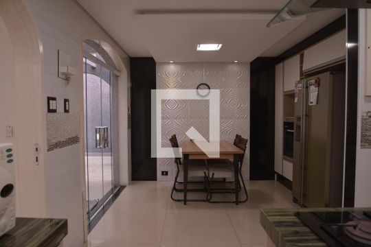 Cozinha de casa à venda com 4 quartos, 411m² em Vila Scarpelli, Santo André