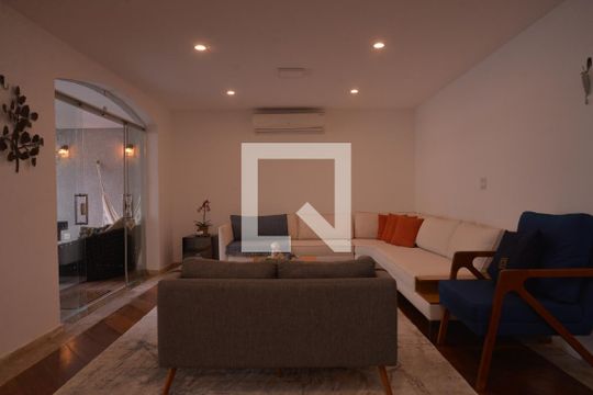 Sala de casa à venda com 4 quartos, 411m² em Vila Scarpelli, Santo André