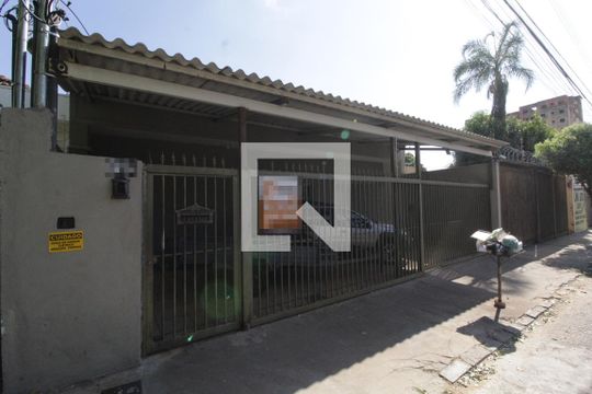 Fachada de kitnet/studio para alugar com 1 quarto, 22m² em Martins, Uberlândia