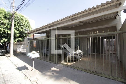 Fachada de kitnet/studio para alugar com 1 quarto, 22m² em Martins, Uberlândia