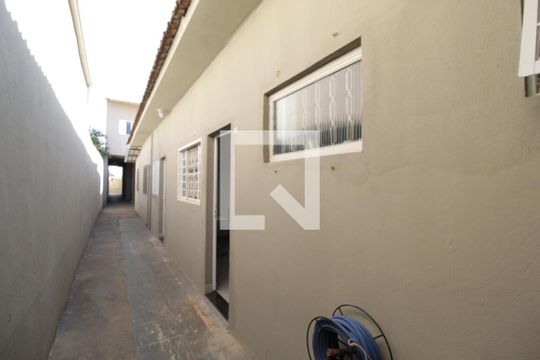 Corredor de kitnet/studio para alugar com 1 quarto, 22m² em Martins, Uberlândia
