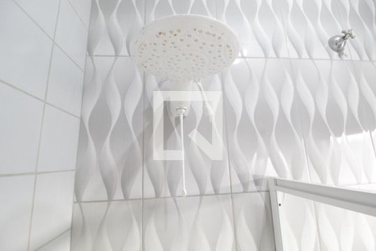 Banheiro de kitnet/studio para alugar com 1 quarto, 22m² em Martins, Uberlândia