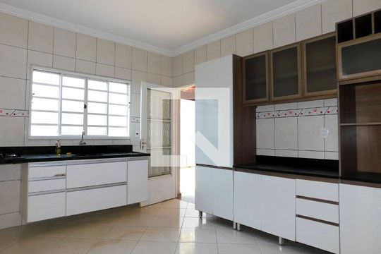 Cozinha de casa para alugar com 3 quartos, 150m² em São Luiz, Paulínia