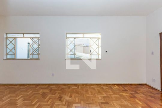 Sala de casa à venda com 3 quartos, 408m² em Padre Eustáquio, Belo Horizonte