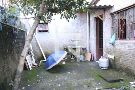 quintal fundos de casa à venda com 3 quartos, 112m² em Feitoria, São Leopoldo