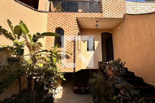 Garagem de casa à venda com 3 quartos, 377m² em Parque Gerassi, Santo André